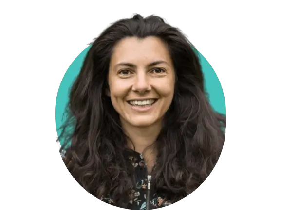Nelly Darbois, Wikipedia-Autorin seit 2012, habe ich Wikiconsult gegründet, um Unternehmen, Institutionen, öffentliche Persönlichkeiten und Agenturen zu unterstützen, die ihre Präsenz auf Wikipedia und im Web erstellen, aktualisieren oder überwachen möchten.